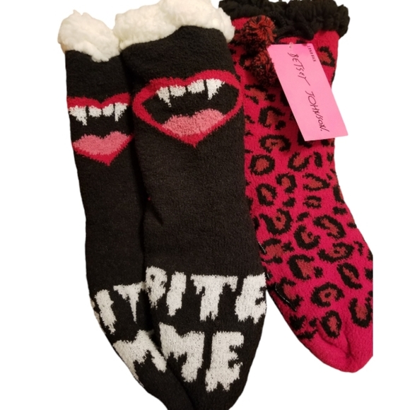 Betsey Johnson 2 Pairs of Cabin Socks - Picture 2 of 8